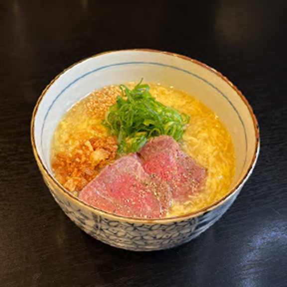 神石牛が添えられた卵あんかけ蕎麦